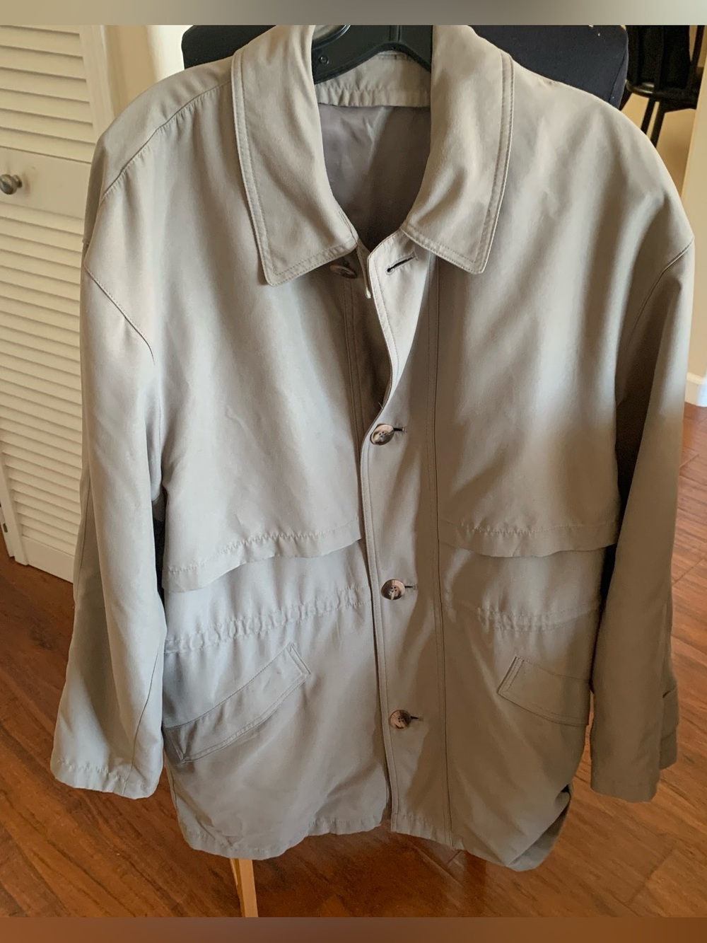 Men's Lightweight Classic Button-Front trench coat with zip in lining
-